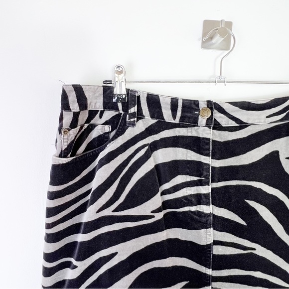 Boden Black & Grey Zebra Animal Print Velour Mini Skirt UK Size 18L - Picture 2 of 5